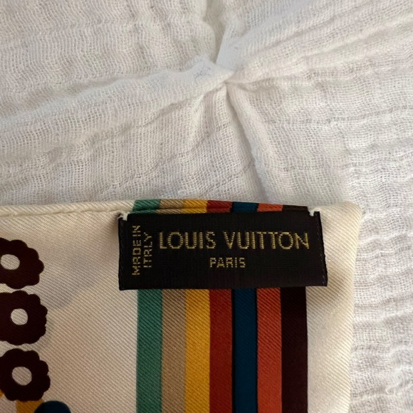 Louis Vuitton Silk Twilly Bandeau Scarf with Flower Design - Picture 5 of 6